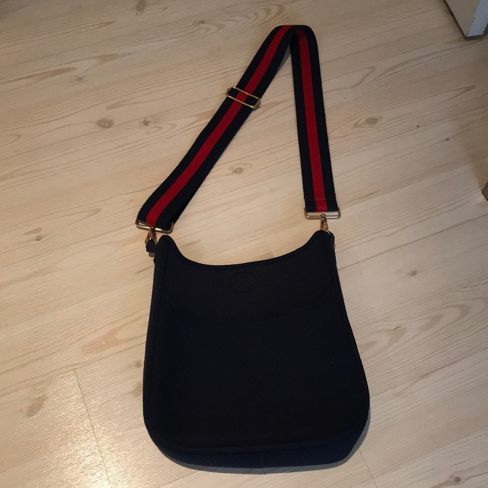 Ah-dornes neoprene messenger bag